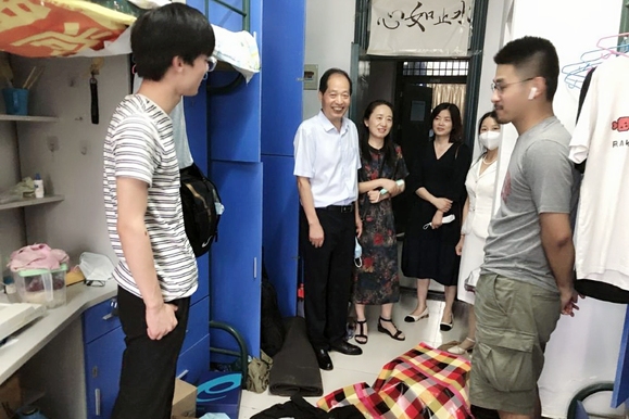 上午班招聘_工作超人招聘海报图片设计素材 高清psd模板下载 17.72MB 招聘海报大全(3)